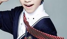 爆料易烊千玺吃辣条视频,明星也爱吃辣条？